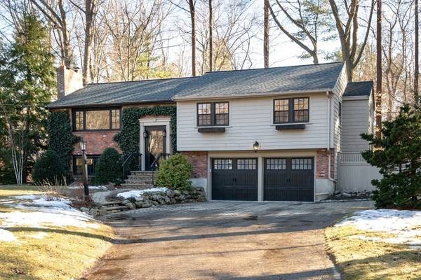 28 Pioneer Rd, Hingham, MA 02043