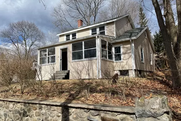 32 Oliver St, Athol, MA 01331