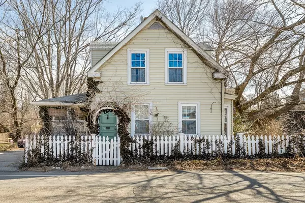 164 North St, Weymouth, MA 02191