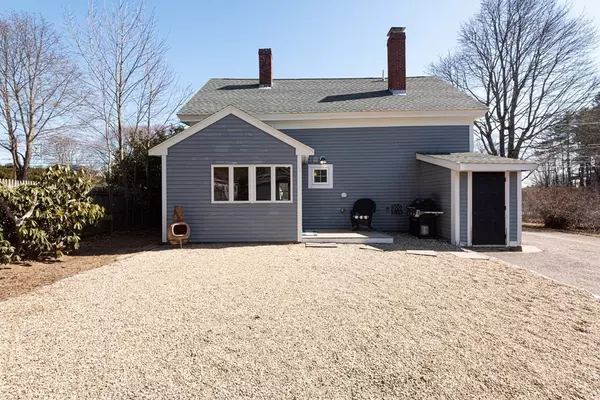 Wenham, MA 01984,10 Cedar St