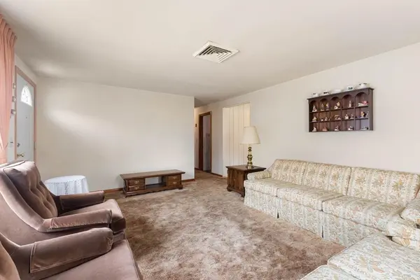 16 Dooling Circle, Peabody, MA 01960