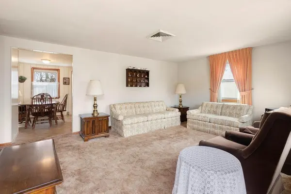 16 Dooling Circle, Peabody, MA 01960