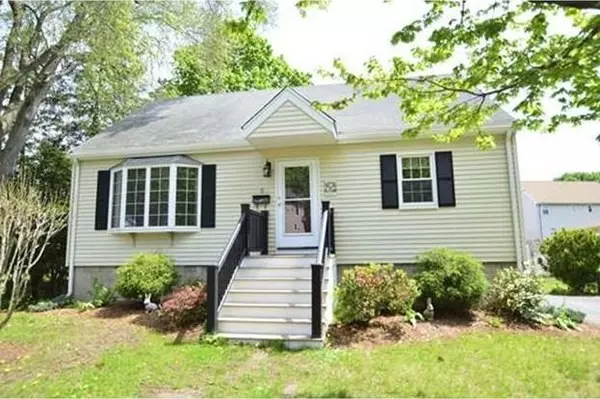 5 Hotin Rd, Stoneham, MA 02180