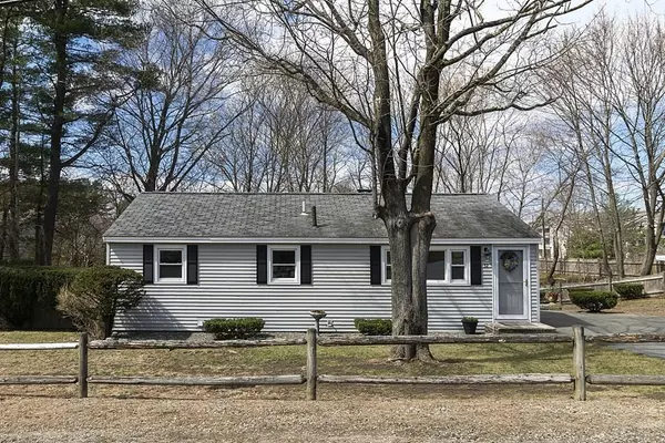 32 Hinckley Rd, Tewksbury, MA 01876