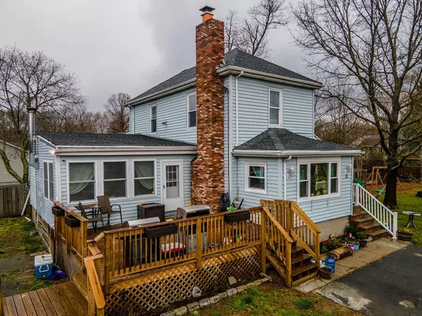 13 Jean St, Acushnet, MA 02743