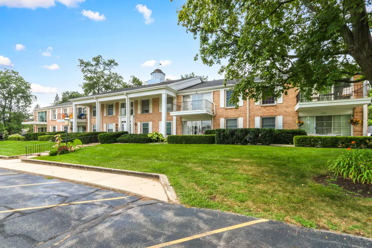 Lake Geneva, WI 53147,1305 W Main St Unit 201