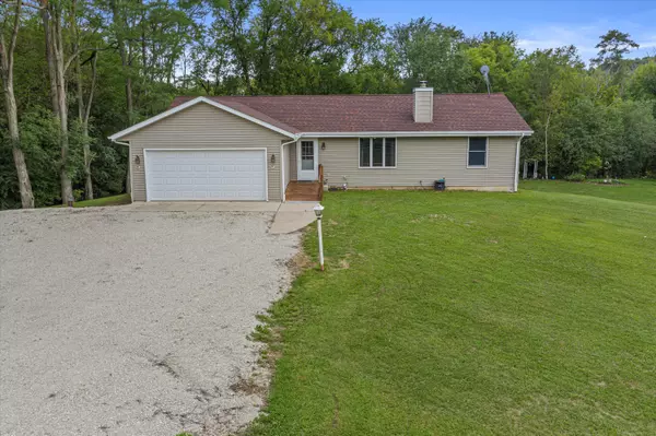 W357 Potter Rd, Spring Prairie, WI 53105