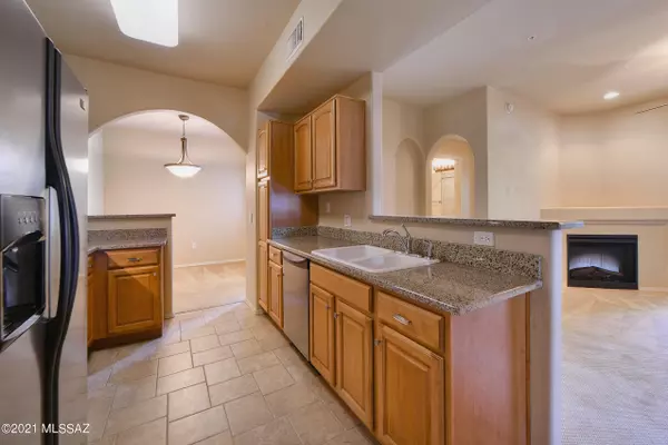 Tucson, AZ 85718,2550 E River Road #18201