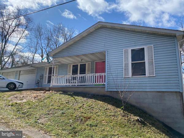 51 RIVER ST, Paw Paw, WV 25434