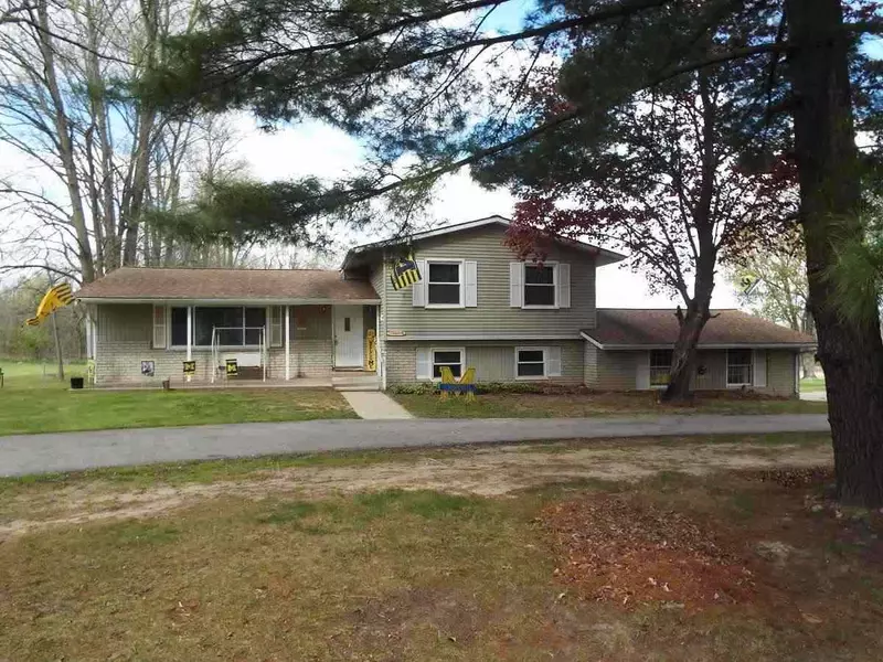 5112 STATE RD, Leslie, MI 49251-