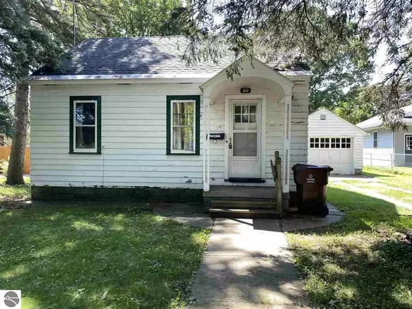 114 E Orchard Avenue, Shepherd, MI 48883