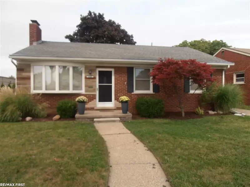 21601 Edmunton, Saint Clair Shores, MI 48080