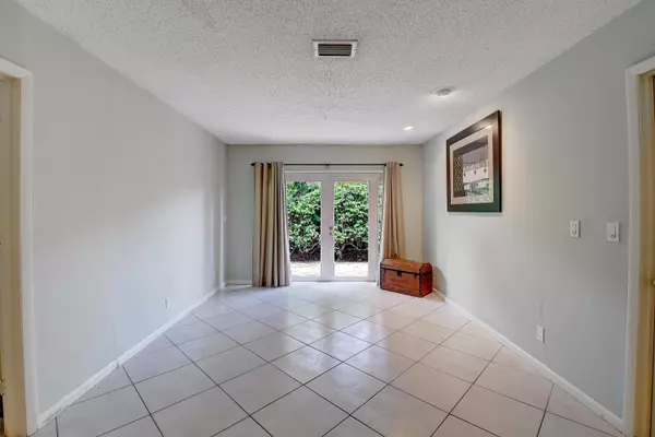 Boca Raton, FL 33487,17719 Crooked Oak AVE