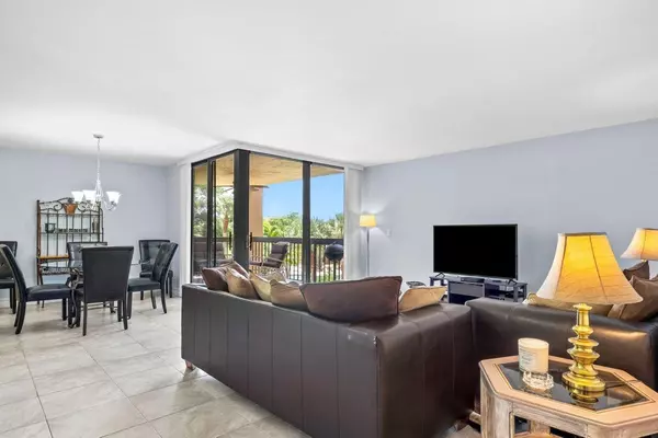 Delray Beach, FL 33444,500 Egret CIR 8310