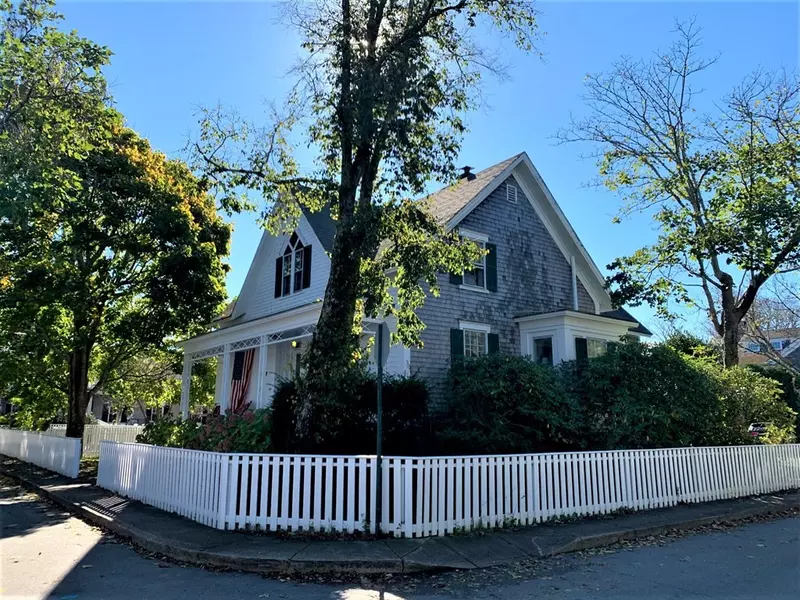 32 Cottage St, Edgartown, MA 02539