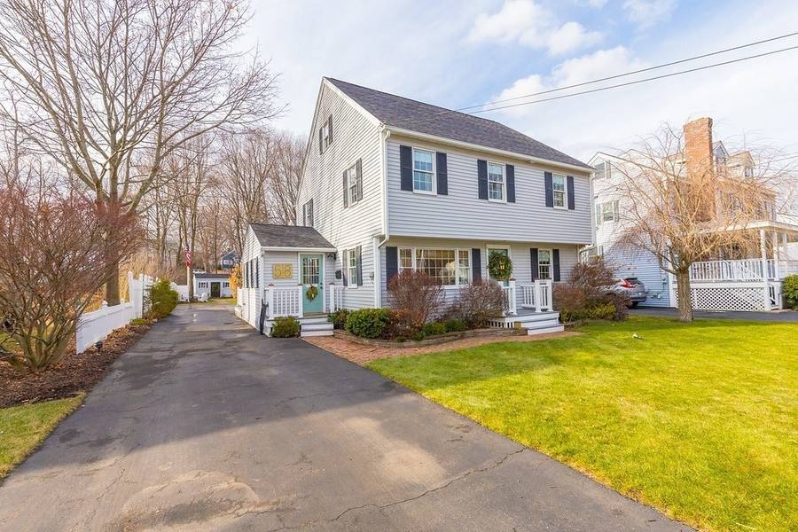 58 Burnham Rd, Lowell, MA 01852