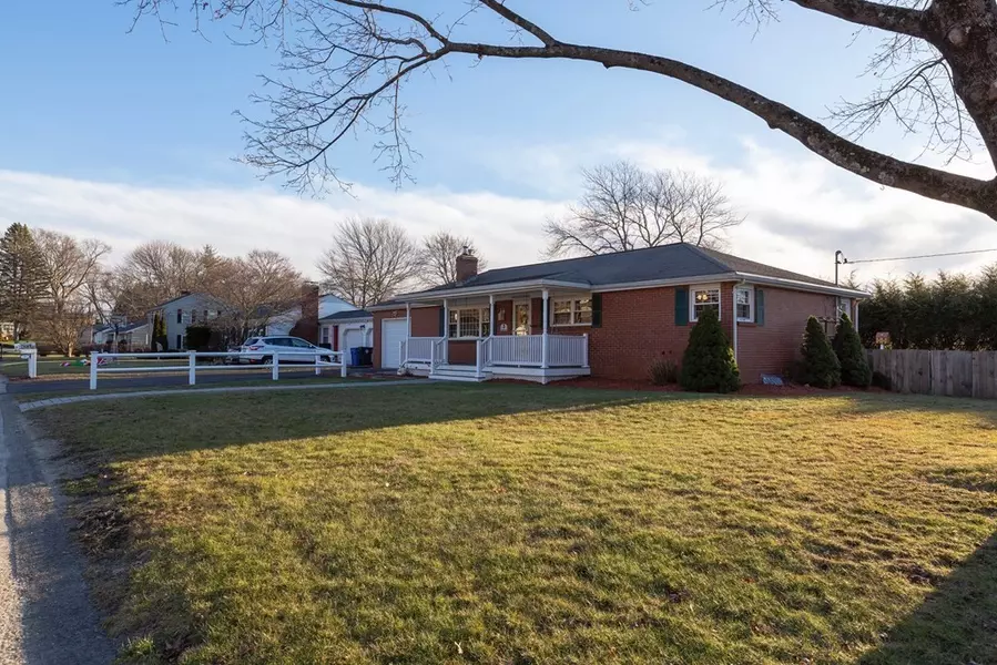 3 Roosevelt Rd, Cumberland, RI 02864