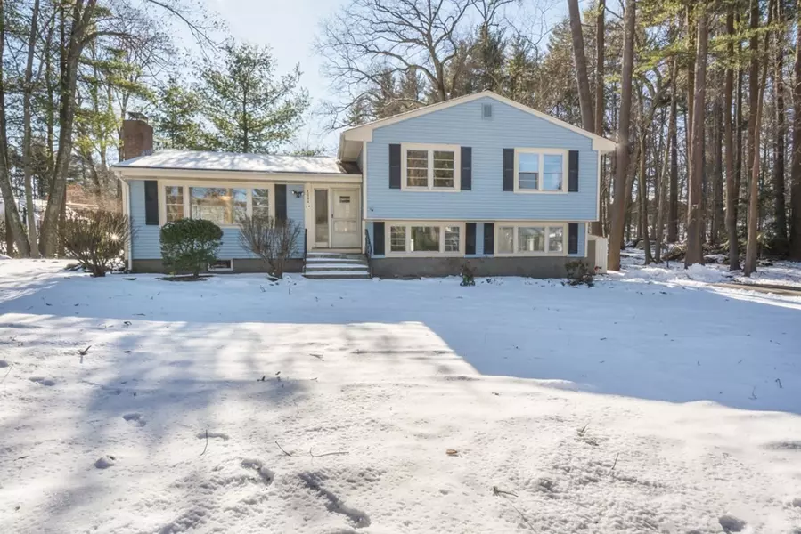 24 Mohegan Rd, Acton, MA 01720