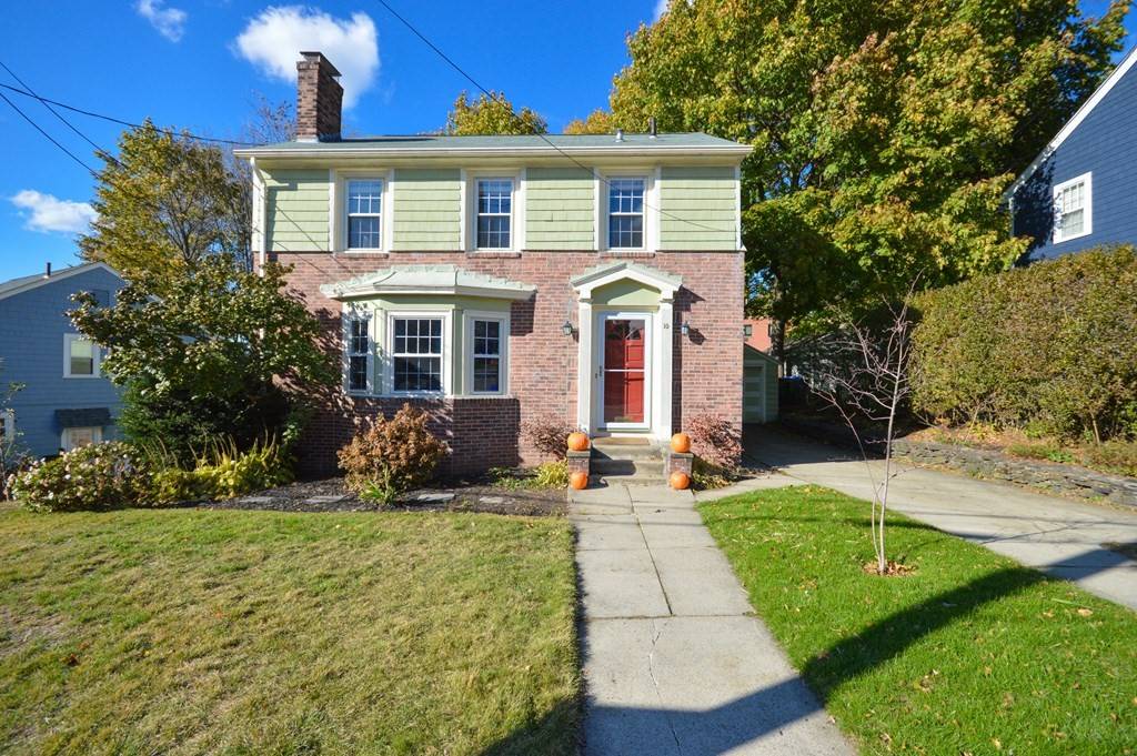 10 Creston Way, Providence, RI 02906