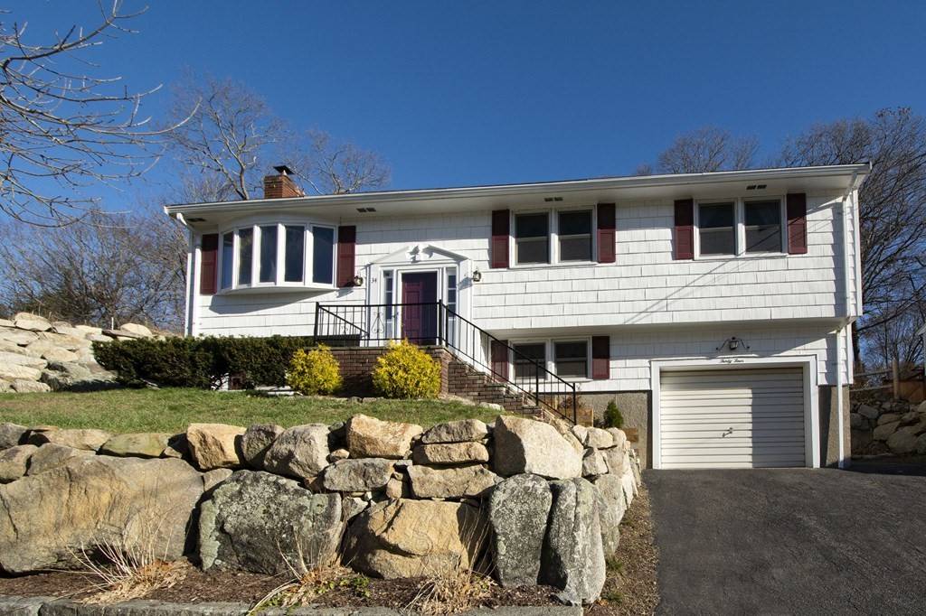 34 Emerald St, Quincy, MA 02169