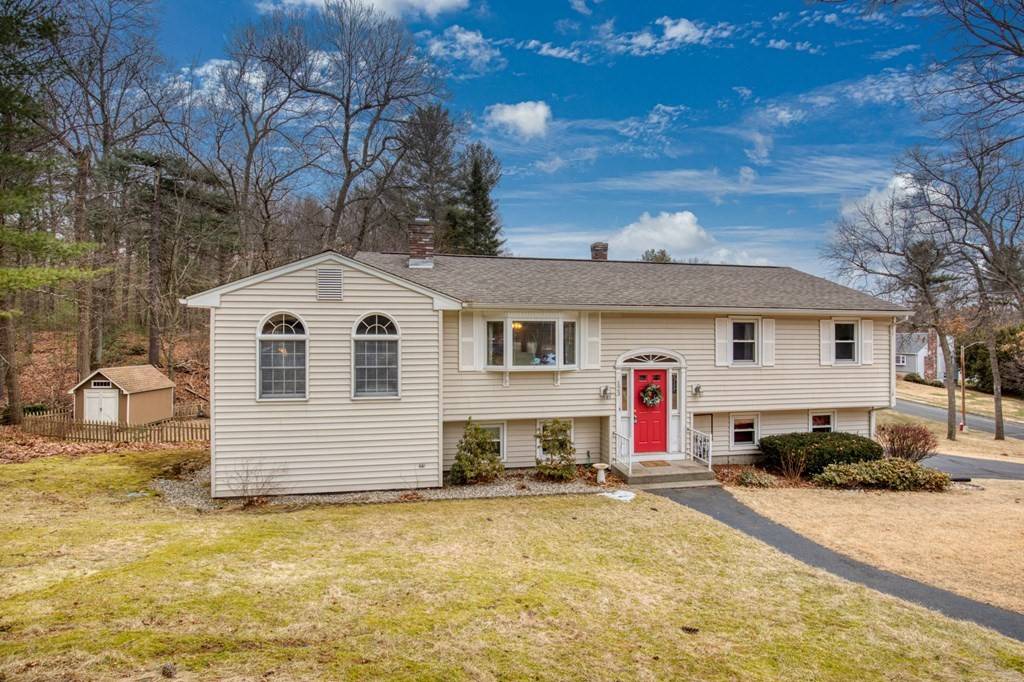 123 Old Farm Rd, Westfield, MA 01085