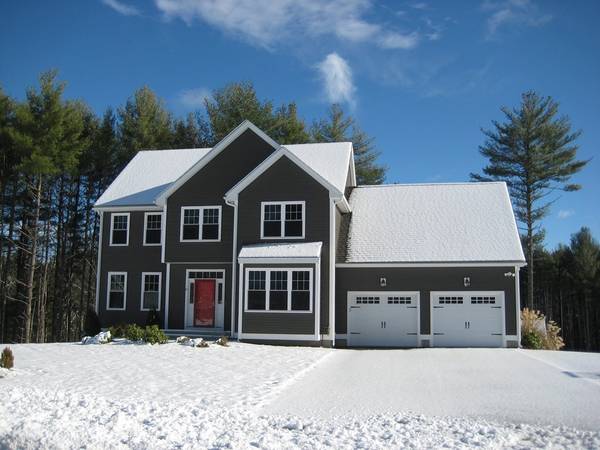 10 Blueberry Ln, Upton, MA 01568