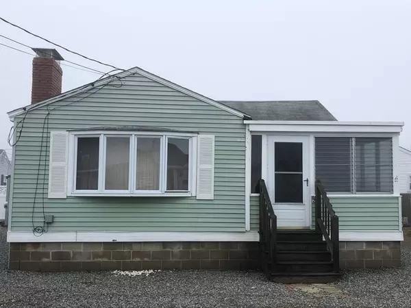 23 Wall St, Hampton, NH 03842