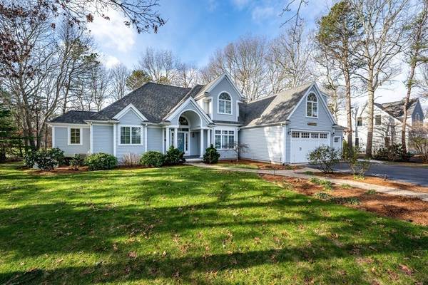 8 Birchwood Ln, Sandwich, MA 02563