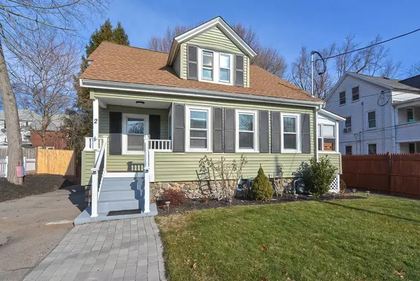 2 Franklin Ave, North Attleboro, MA 02760