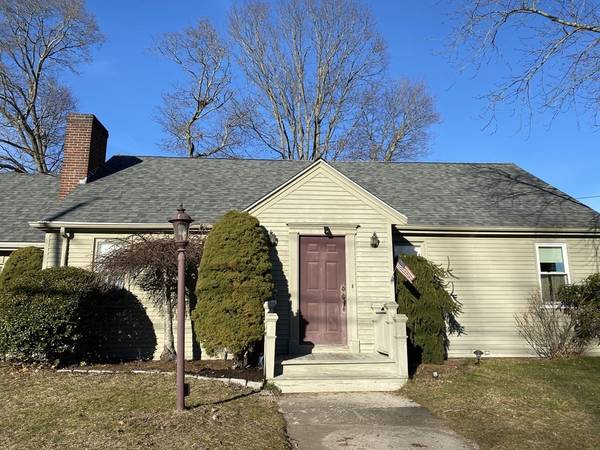 596 Florence St, Fall River, MA 02720