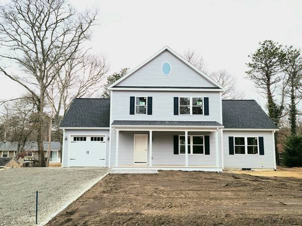 19 Carolyn Ln, Falmouth, MA 02536