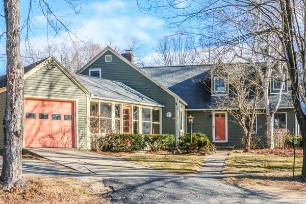 2 Lakeview Avenue, Granby, MA 01033