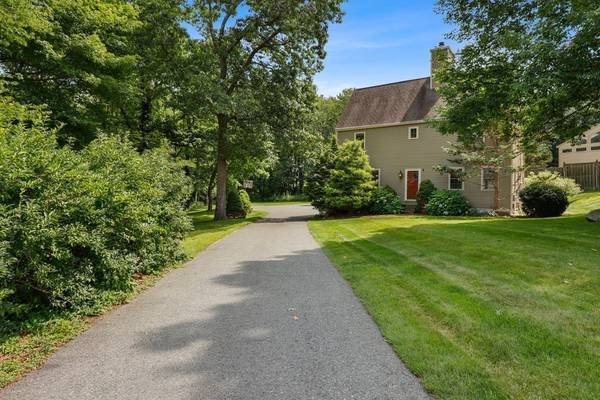 7 Apple Ridge Rd, Sutton, MA 01590