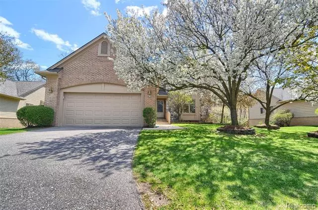 7053 DEERWOOD TRL, West Bloomfield, MI 48323