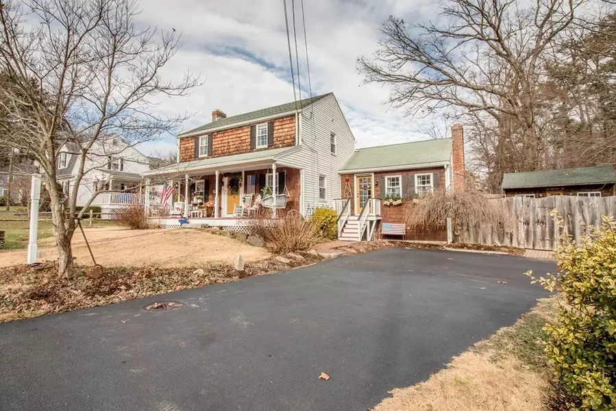 32 Meadowbrook Rd, Southbridge, MA 01550