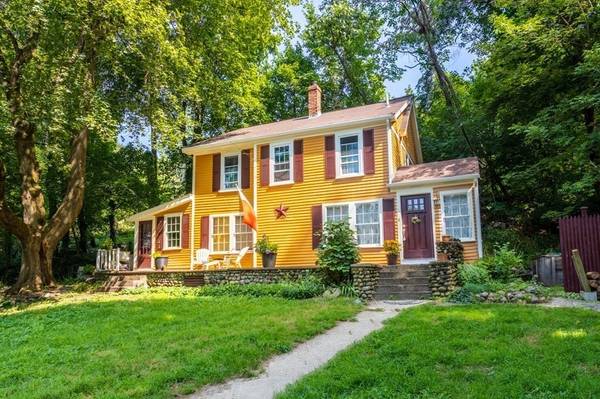 11 Grant Pl, Lexington, MA 02420