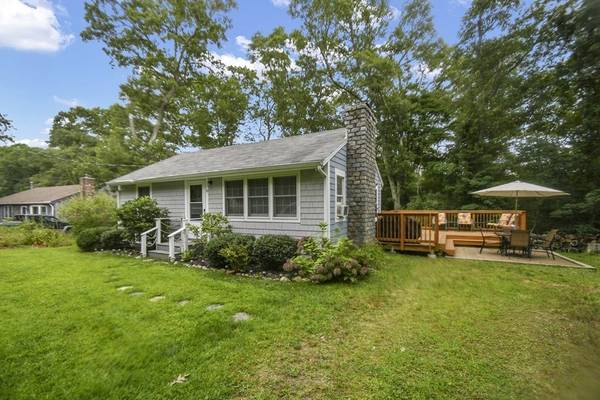 72 Lake Shore Dr, Falmouth, MA 02536