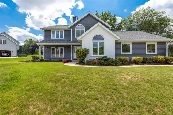 W276N2771 Trillium Ln, Pewaukee, WI 53072