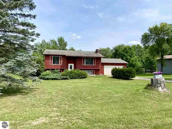 1627 Pine Tree Road, Grawn, MI 49637