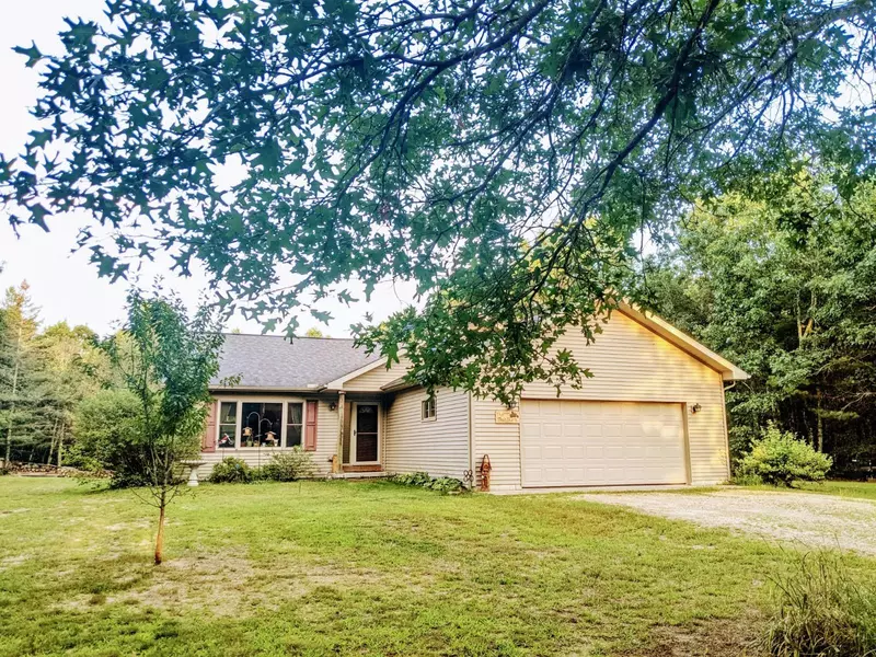 941 W Trout Valley Rd, Hancock, WI 54943