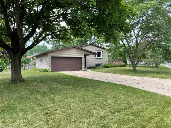 1403 GREENFIELD CIR, Sun Prairie, WI 53590