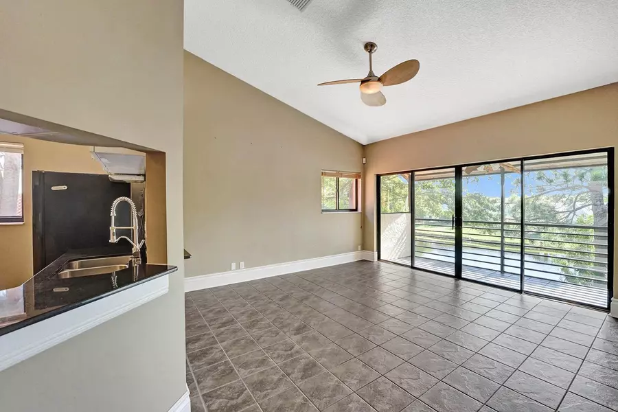 22 Via De Casas Sur 201, Boynton Beach, FL 33426