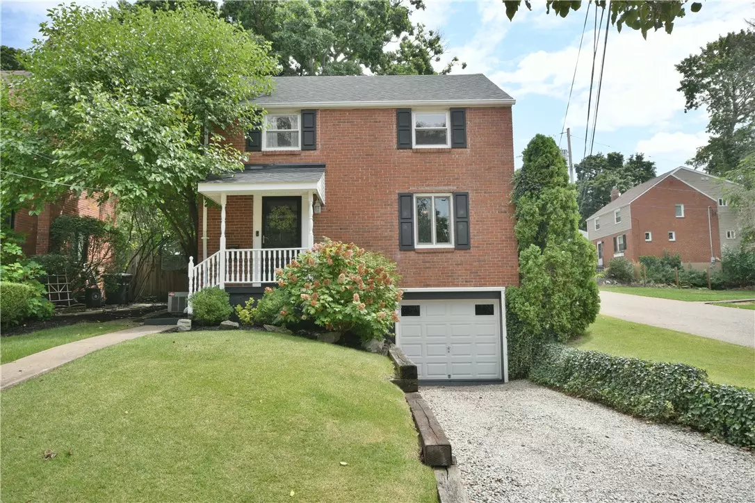 Oakmont, PA 15139,752 Allegheny River Blvd