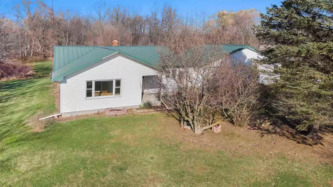 19900 LEWIS RD, Cement City, MI 49233-