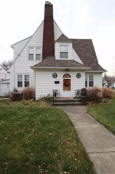 1113 ELMWOOD, Jackson, MI 49203-