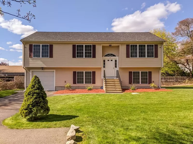 19 Hayes St, Acushnet, MA 02743