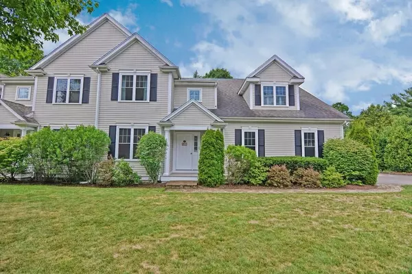 25 Pleasant St, Medfield, MA 02052