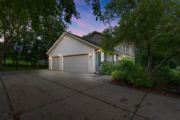 W276N2644 Wildflower Rd, Pewaukee, WI 53072