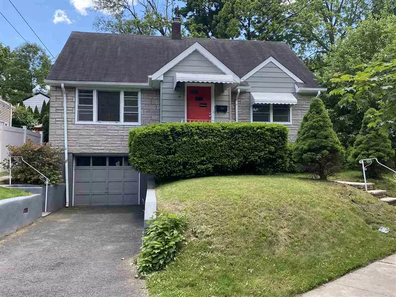 15 WAYSIDE CT, Passaic, NJ 07055