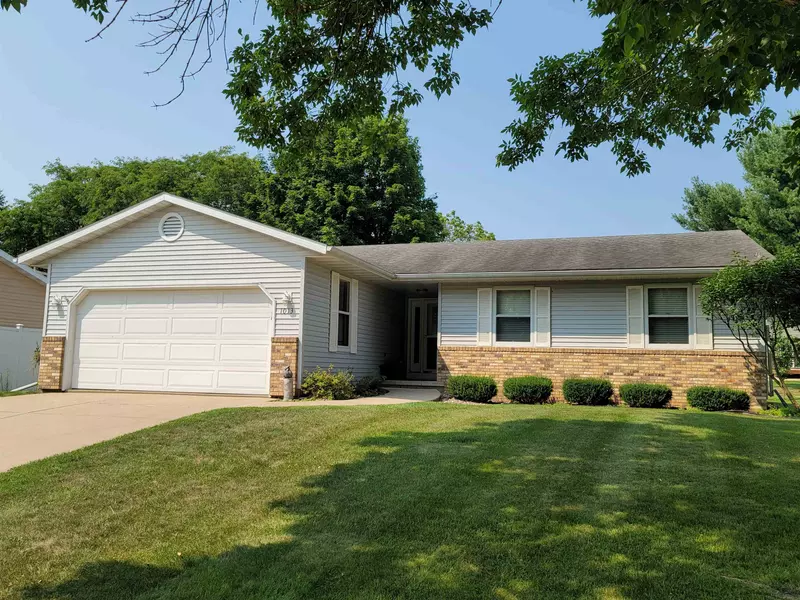 1013 Eric Ln, Waunakee, WI 53597-1902